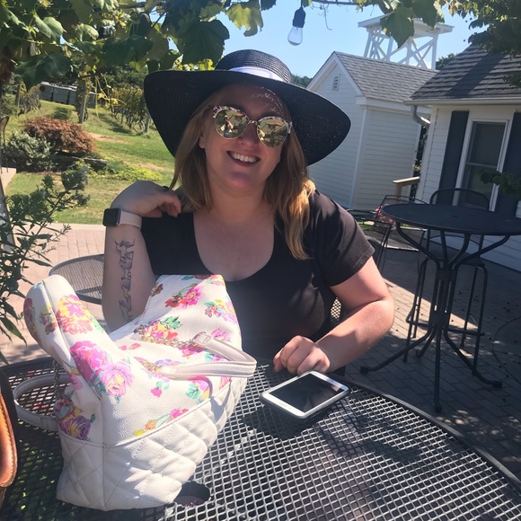 Meet your Posher, Rachel - Picture 1 of 1